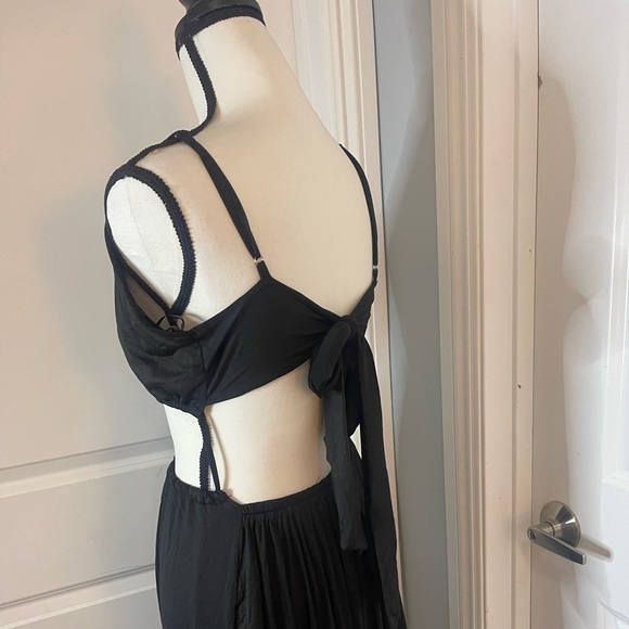 Peekaboo Maxi Dress 🌸 - Picture 9 of 9